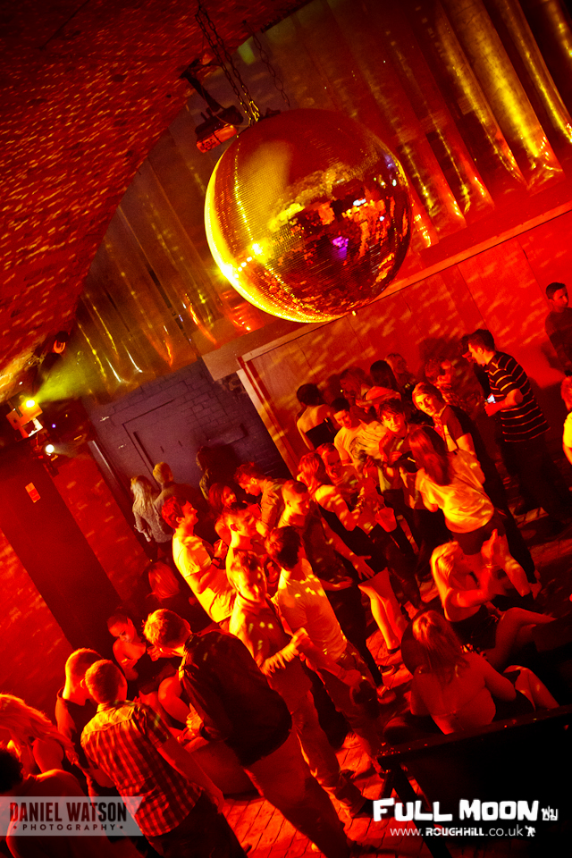 IMAGE: http://payload40.cargocollective.com/1/3/110609/3115181/29-03-2012-17.jpg